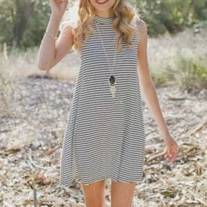 Everly Linette Mock Neck Striped Swing Sleeveless A-Line Dress. Size Small.